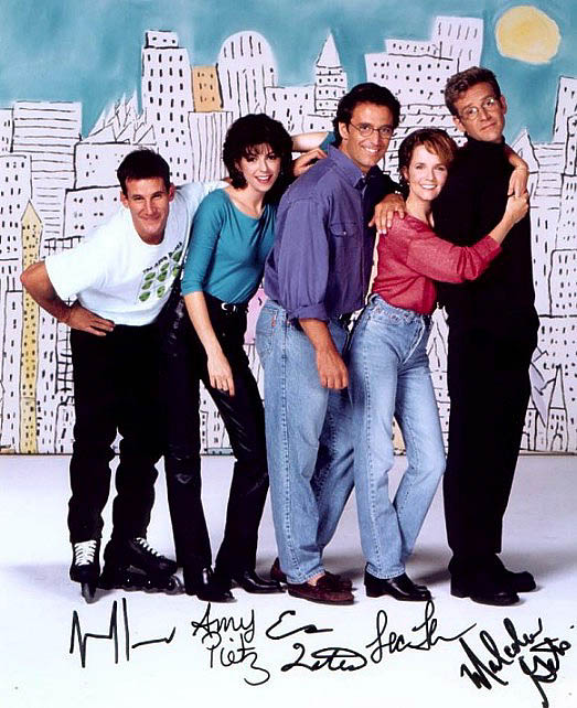Lea Thompson, Amy Pietz, Eric Lutes, Andy Lauer and Malcolm Gets in Caroline in the City