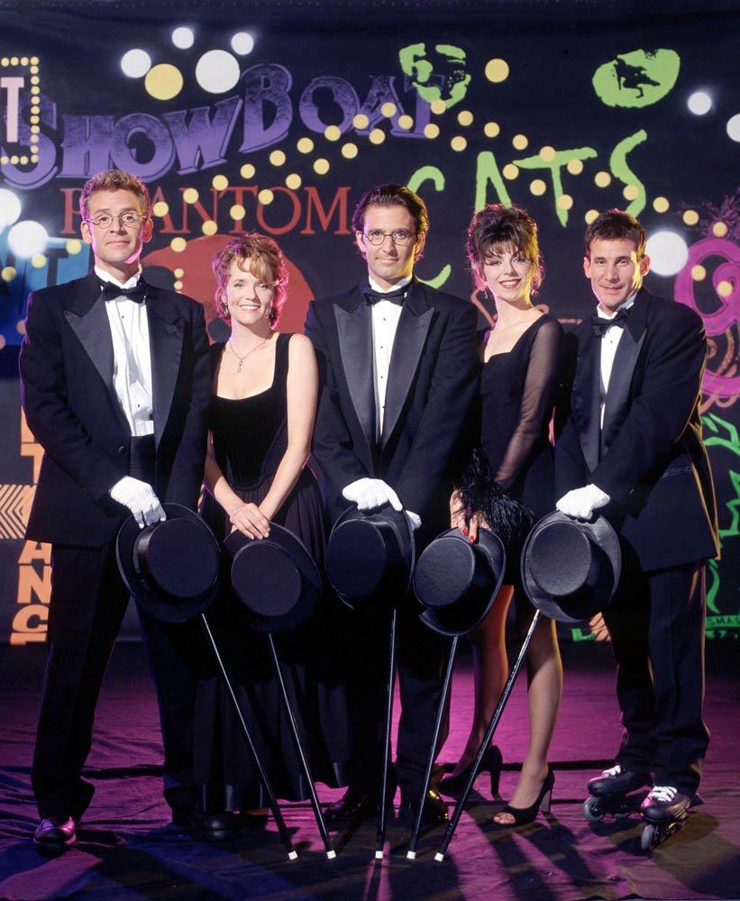 Lea Thompson, Amy Pietz, Eric Lutes, Andy Lauer and Malcolm Gets in Caroline in the City